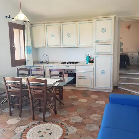 Spiaggia Lo Squalo Apartment *